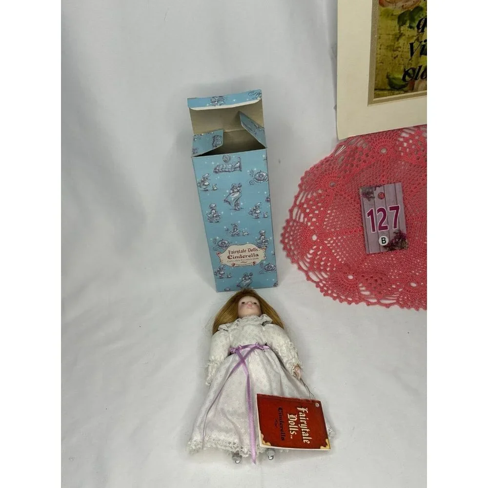 Vintage Russ Berrie Fairytales Cinderella Porcelain Doll #1704 - Picture 3 of 12